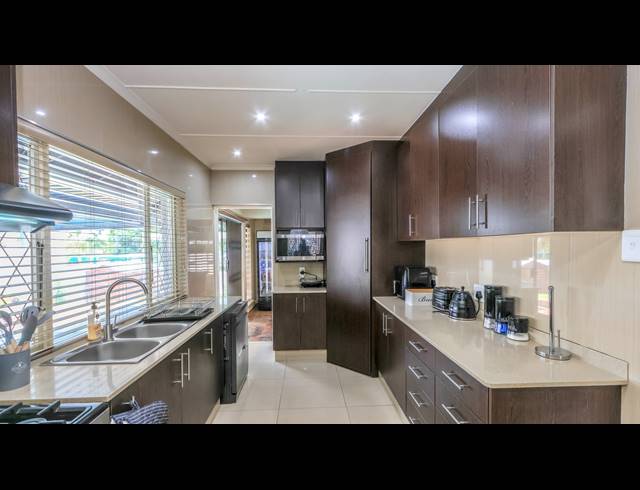 4 BEDROOM FREEHOLD FOR SALE IN HERRWOOD PARK